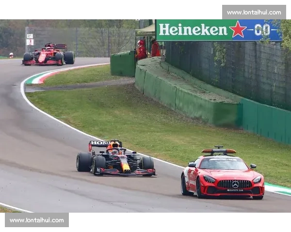 极速赛道争锋，F1大奖赛全球赛车激情盛宴全纪录